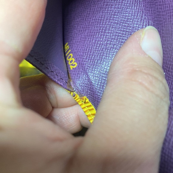 Auth LV Gold Epi Kisslock Wallet MI1002 - Picture 10 of 13